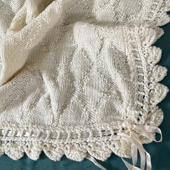 Handmade diamond knit baby blanket EUC - Picture 2 of 4